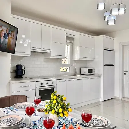 Entire Lulu - Private Pool, Free Wi-fi, Good Location, Breathtaking Sea Views Villa