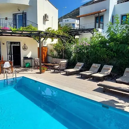 Entire Lulu - Private Pool, Free Wi-fi, Good Location, Breathtaking Sea Views *