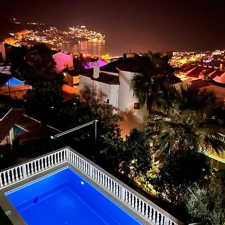 Entire Lulu - Private Pool, Free Wi-fi, Good Location, Breathtaking Sea Views *